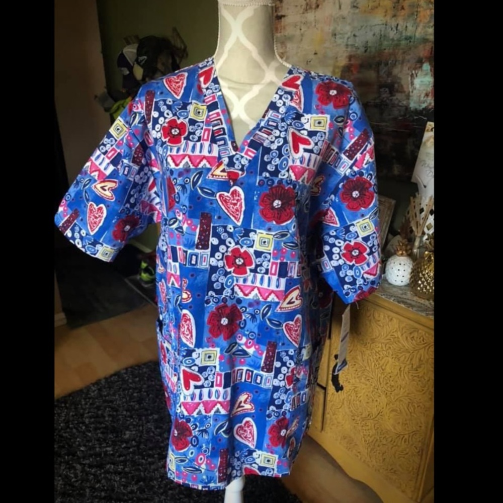 BNWT XL Scrub Top